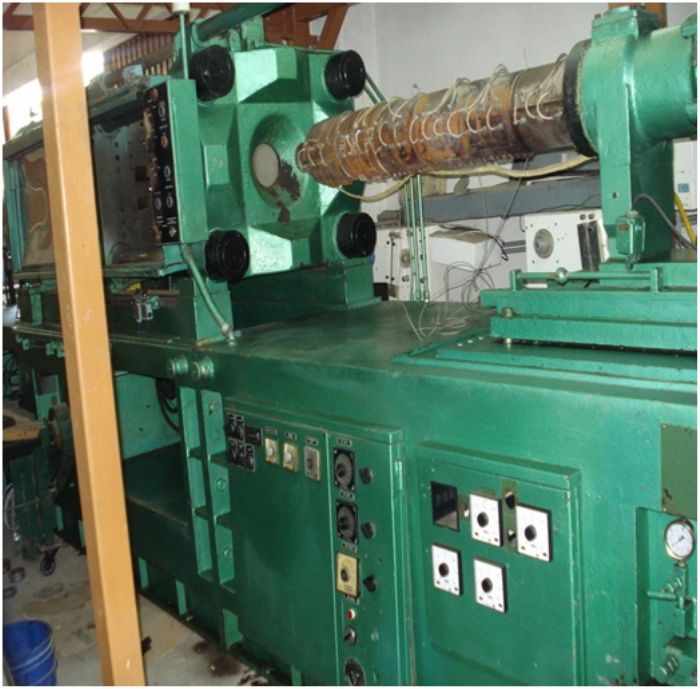 3 MAQUINA DE INYECCION DE PLASTICO